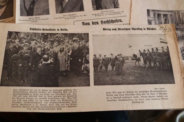 verschiedene alte Zeitungsauschnitte  Feierlichkeiten usw.